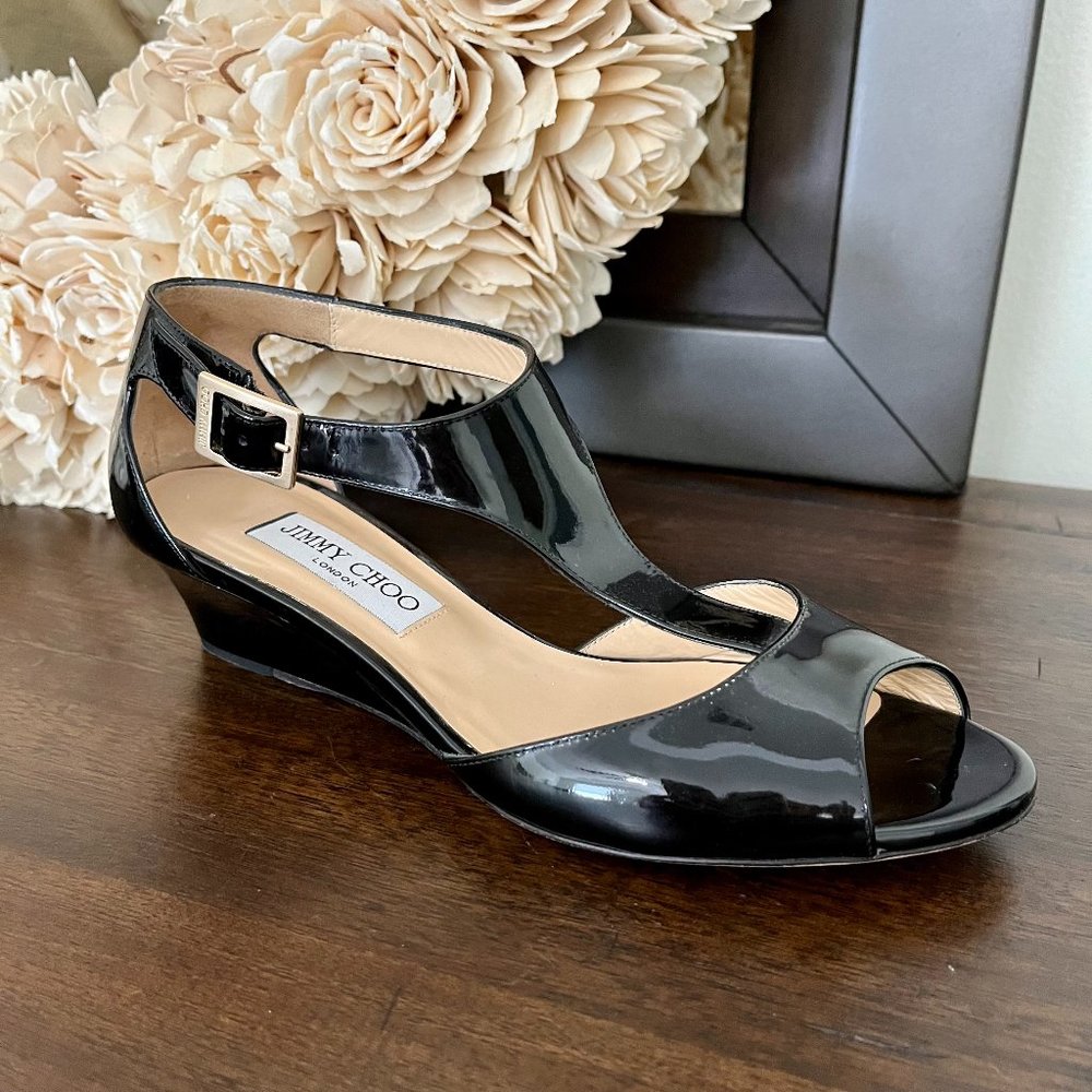 JIMMY CHOO BLACK PATENT LEATHER TREAT T STRAP DEMI WEDGE SANDAL SZ 37.5